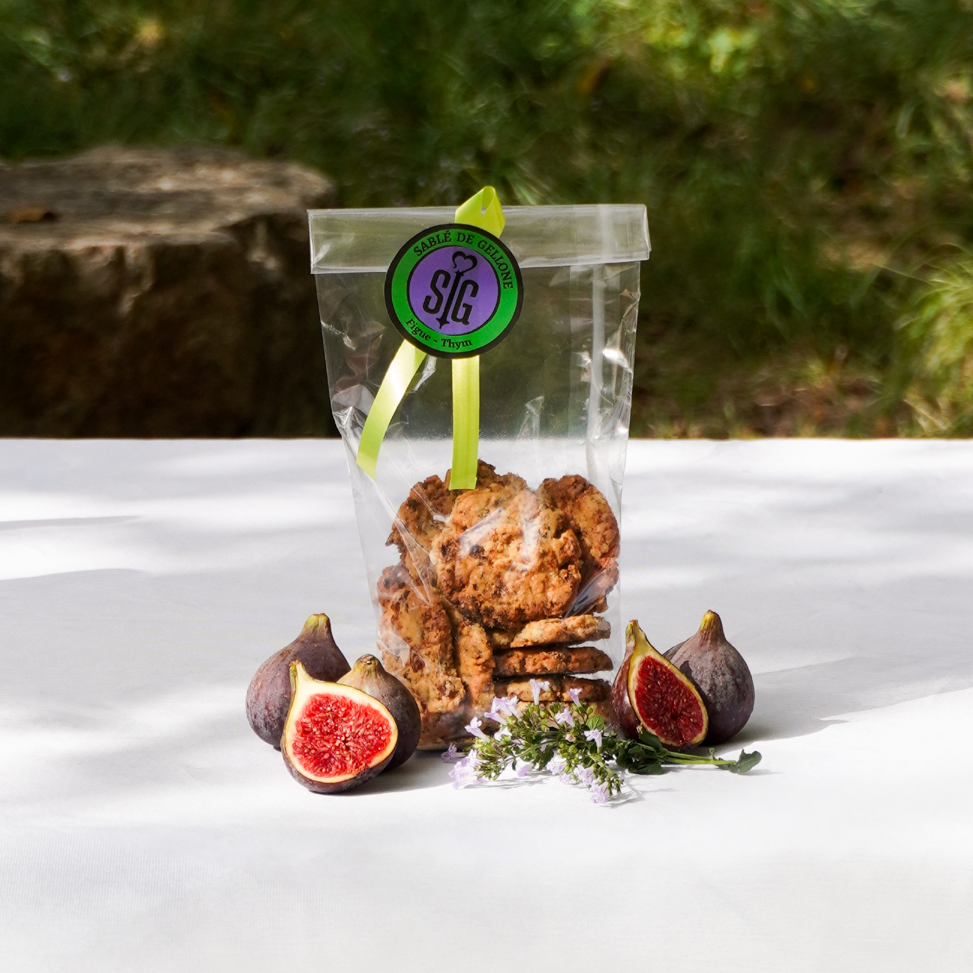Sachet de sabl&eacute;s figues et thym de Provence mis en sc&egrave;ne