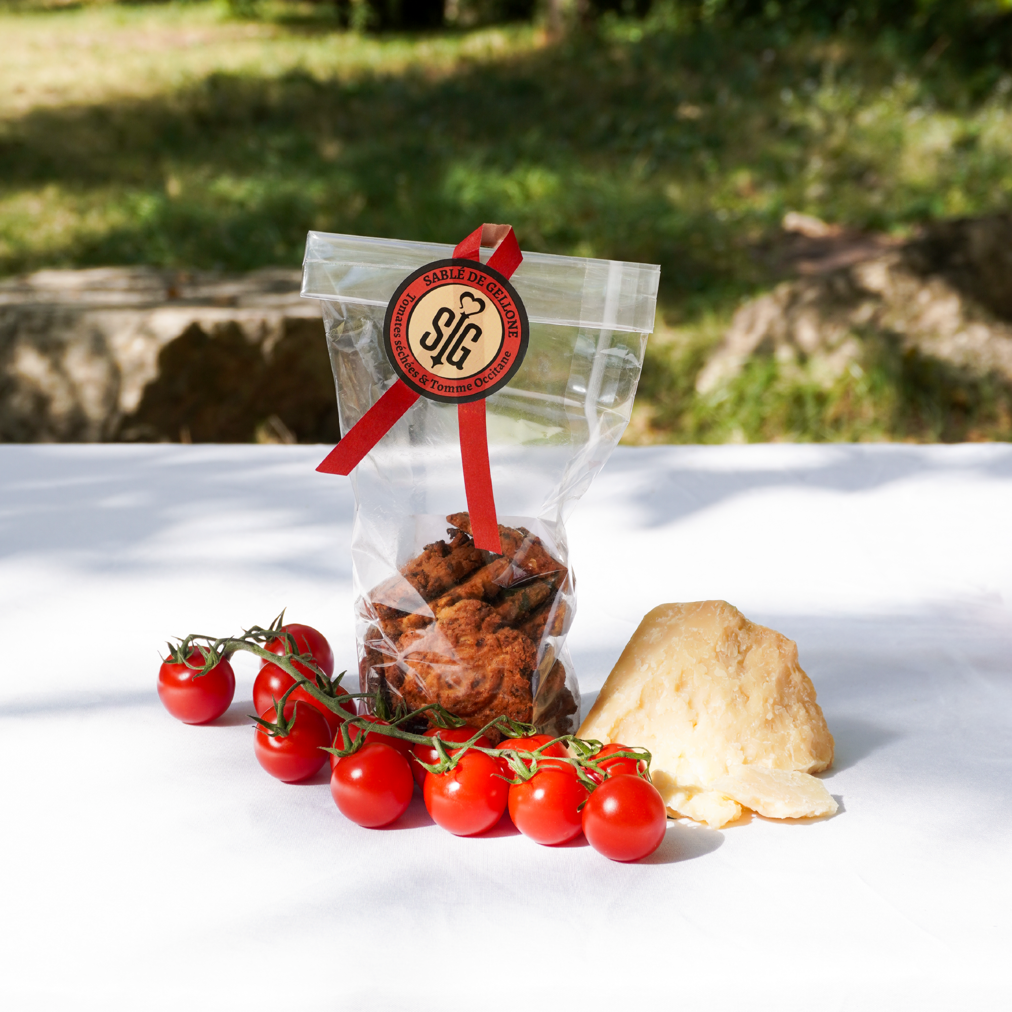 Sachet de sabl&eacute;s tomates s&eacute;ch&eacute;es et tomme occitane